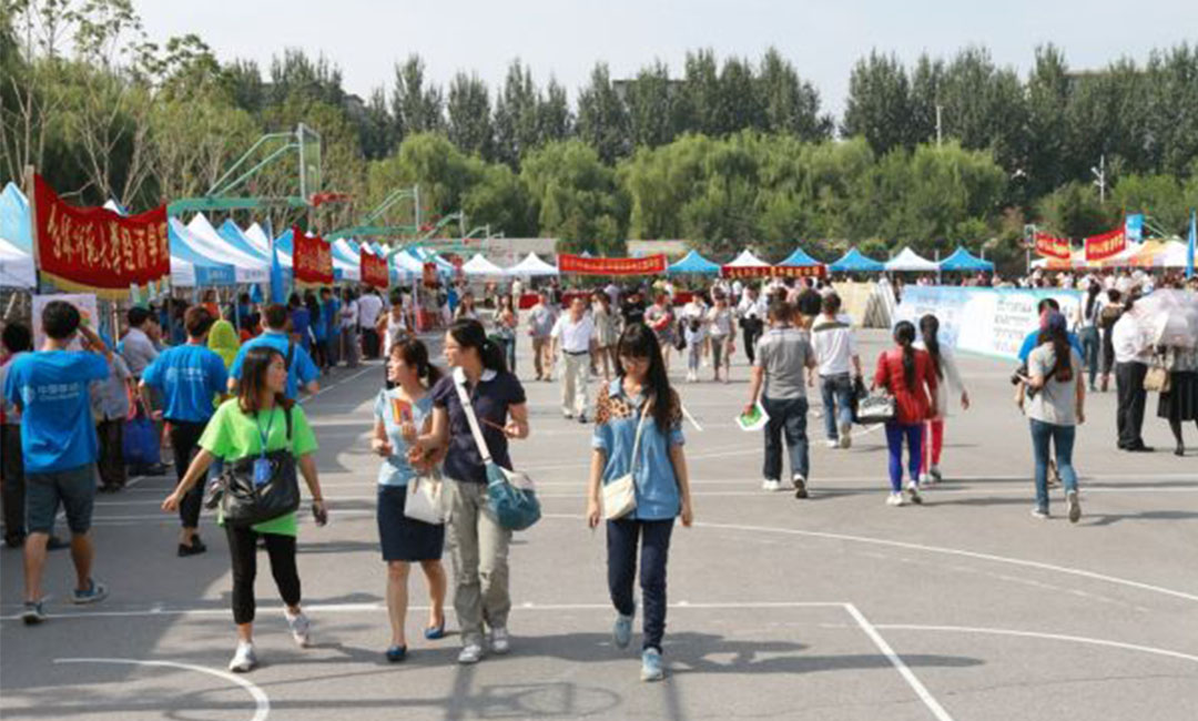 江北江北汇华学院新生招商活动策划